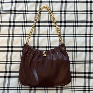 Chic Leather Shoulder Bag with Gold Chain